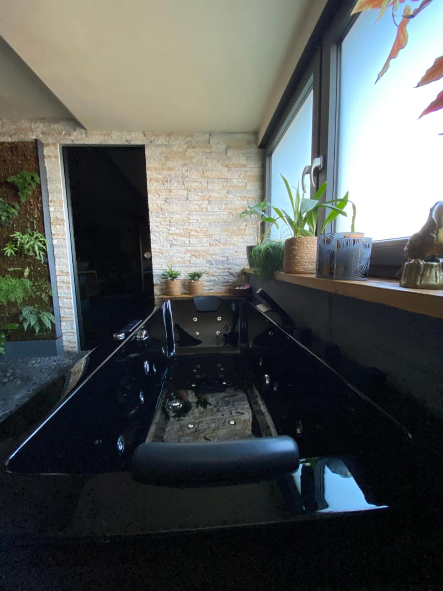 Private Wellness Suiten Mit Whirlpool Essen Zewnętrze zdjęcie